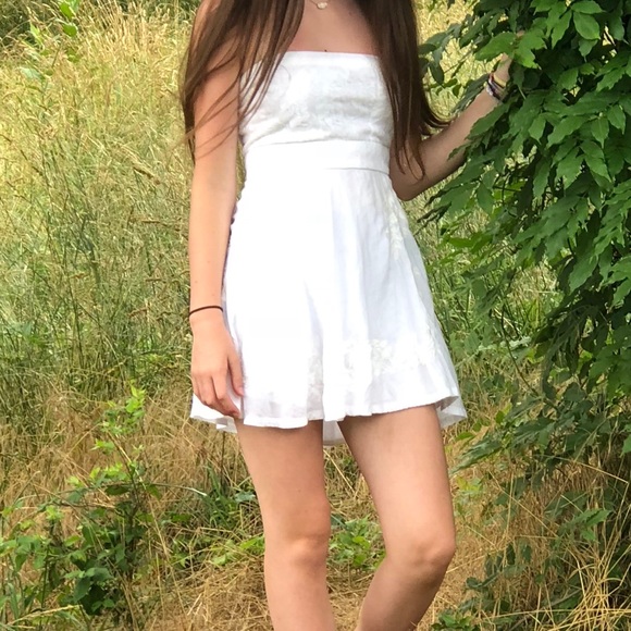 Abercrombie and Fitch White strapless dress - Picture 6 of 6